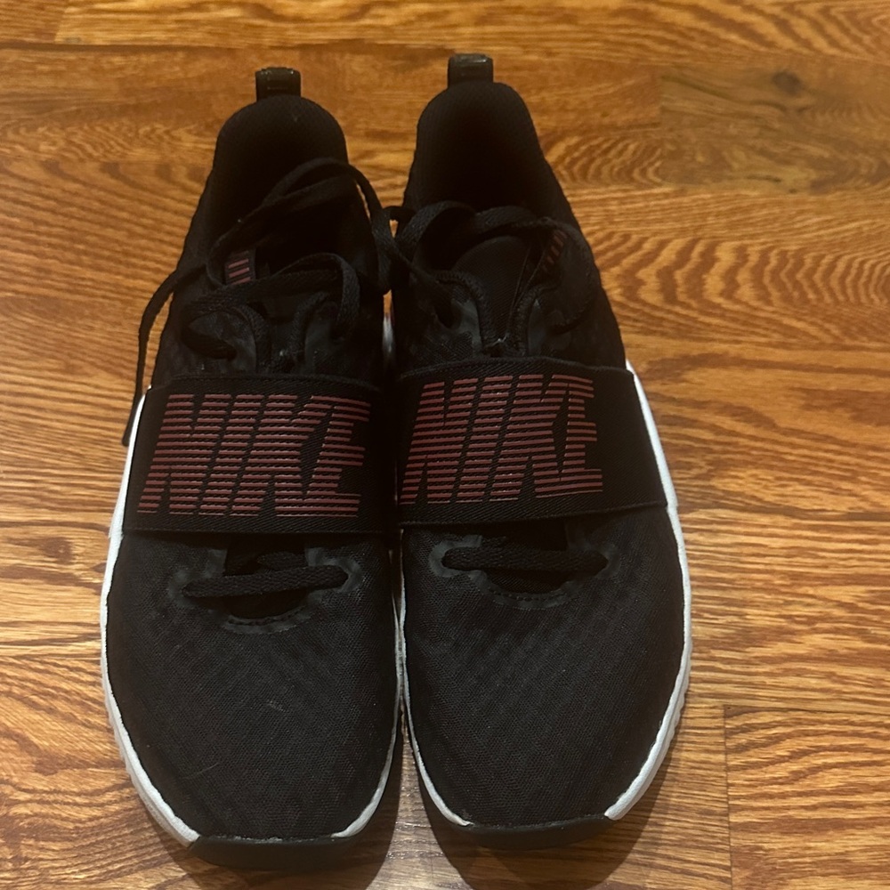 Nike Men's Black and Red Sneakers